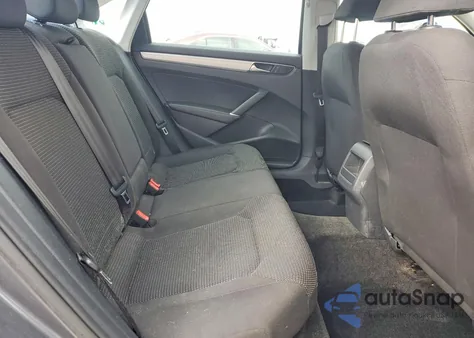 2017 Volkswagen Passat S z USA, uszkodzony, nr VIN 1VWAT7A33HC076090